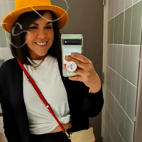 Meet your Posher, Roxanne - Picture 1 of 1